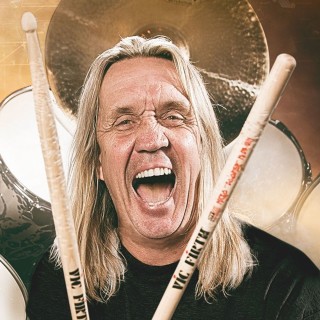 Nicko McBrain Revela Que Tuvo Una Isquemia Cerebral